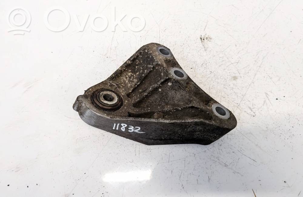 Ford Mondeo MK IV Dzinēja nostiprināšanas stiprinājums-kronšteins 