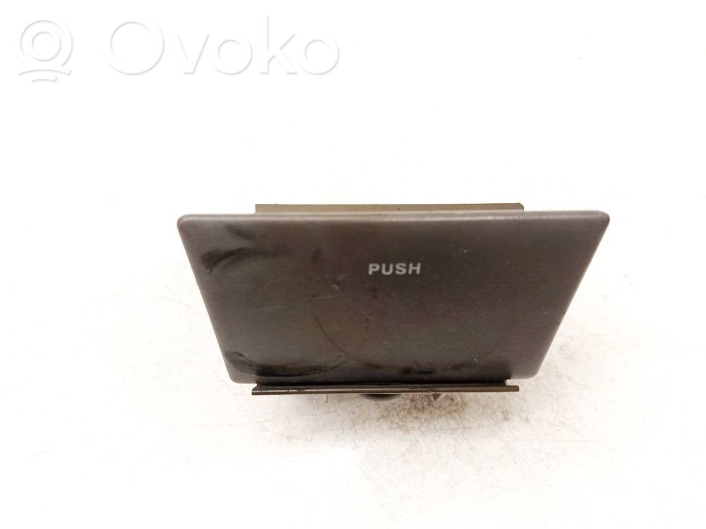 Saab 9-3 Ver1 Aschenbecher 