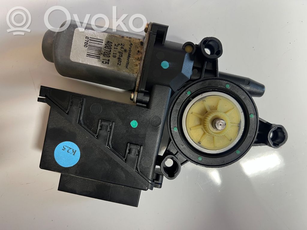 Volkswagen Polo Motor del regulador de la ventanilla de la puerta delantera 