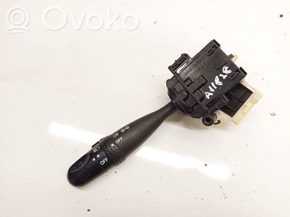 Toyota Yaris Manetka / Przełącznik kierunkowskazów 