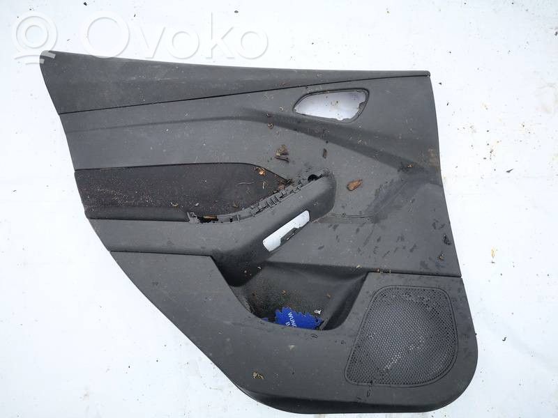 Ford Focus Moldura del tarjetero de la puerta trasera