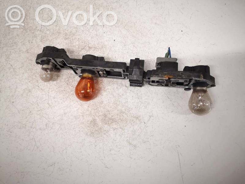 Volvo S60 Takavalon polttimon suojan pidike 
