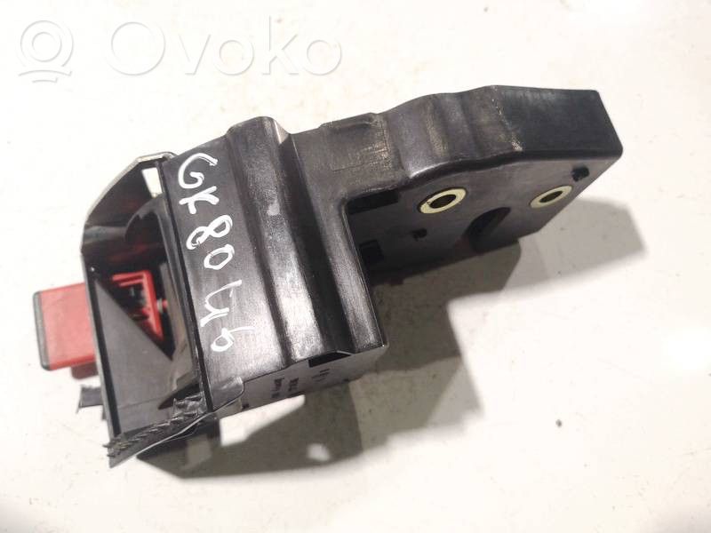 Saab 9-5 Sedynės nugaros atramos spyna