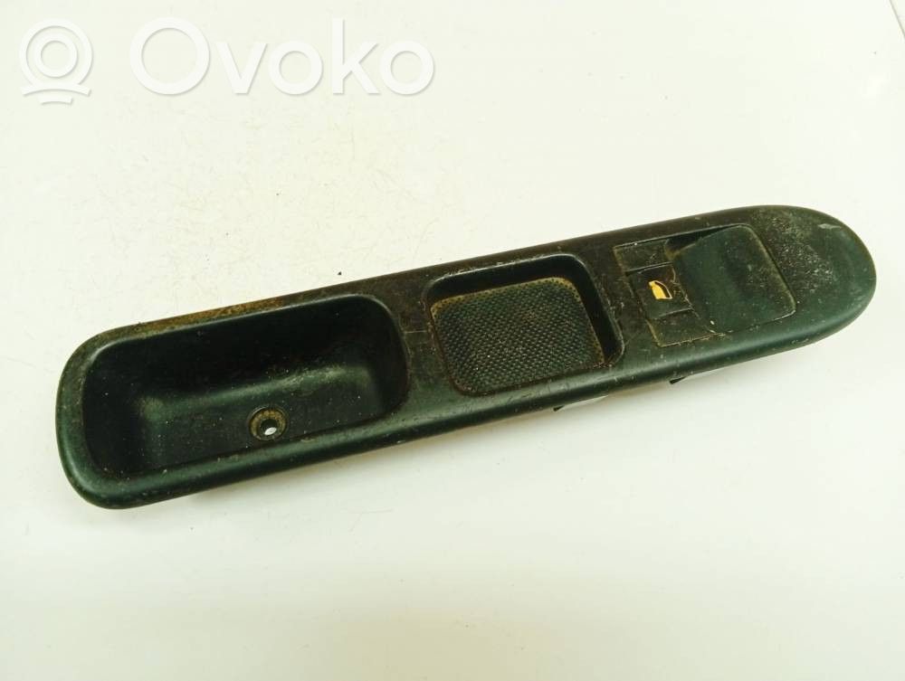 Opel Meriva A Electric window control switch
