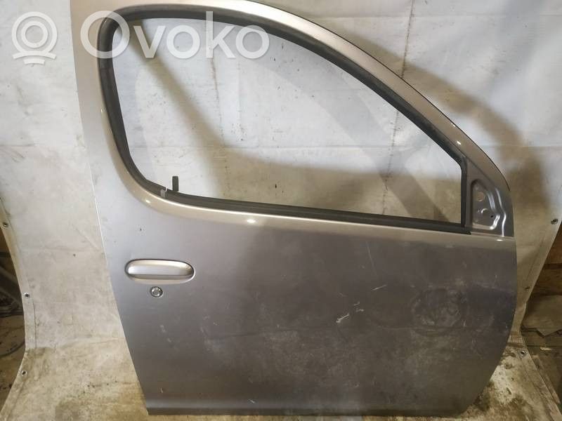Toyota Yaris Verso Tür vorne
