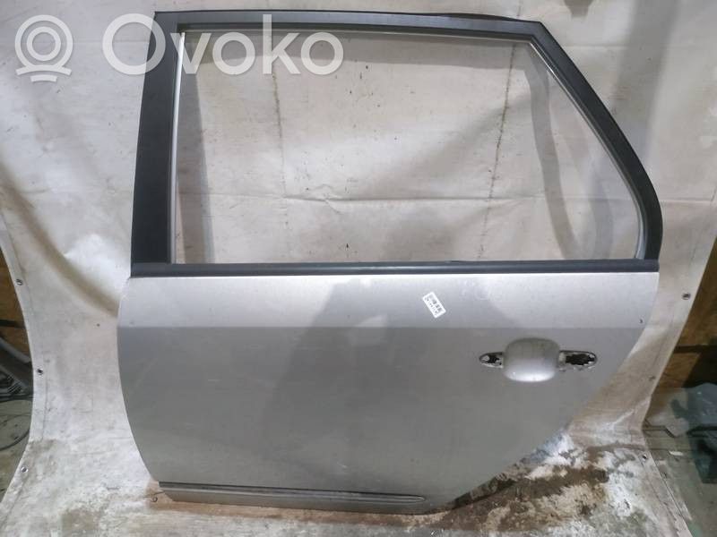 KIA Carens II Tür hinten