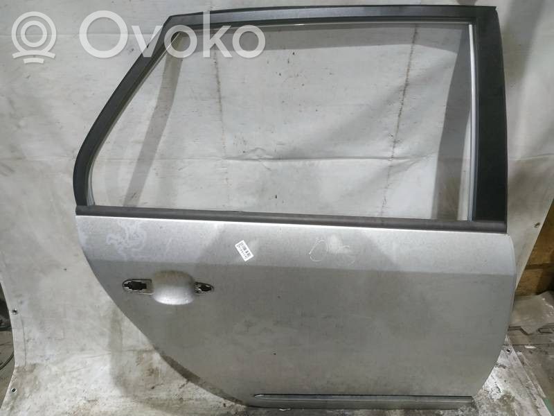 KIA Carens II Tür hinten