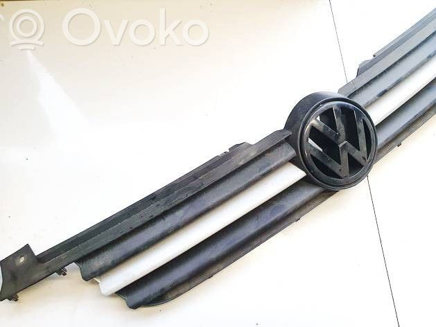Volkswagen PASSAT B5.5 Grille de calandre avant 