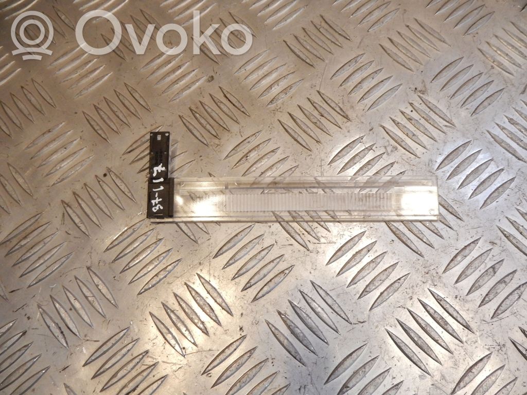 Światło fotela przedniego   8E0857355,37117