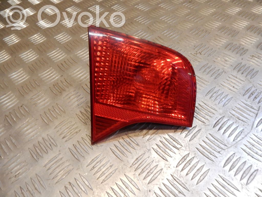 Audi A4 S4 B7 8E 8H Lampy tylnej klapy bagażnika 