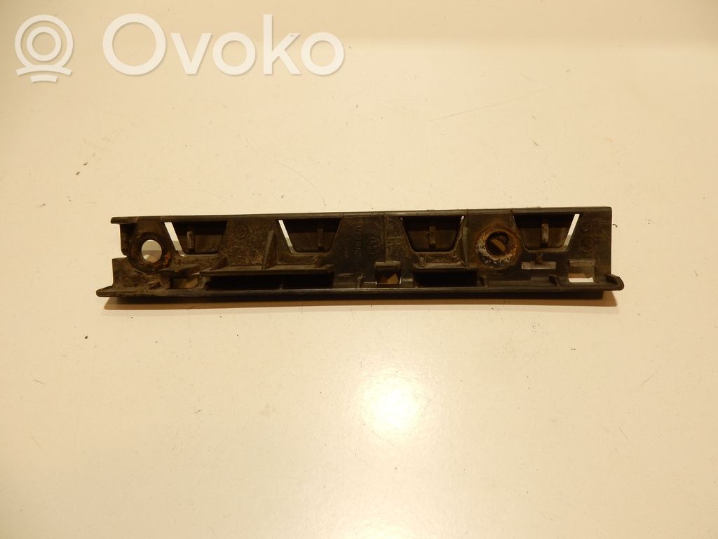BMW 5 E60 E61 Soporte de montaje del guardabarros 