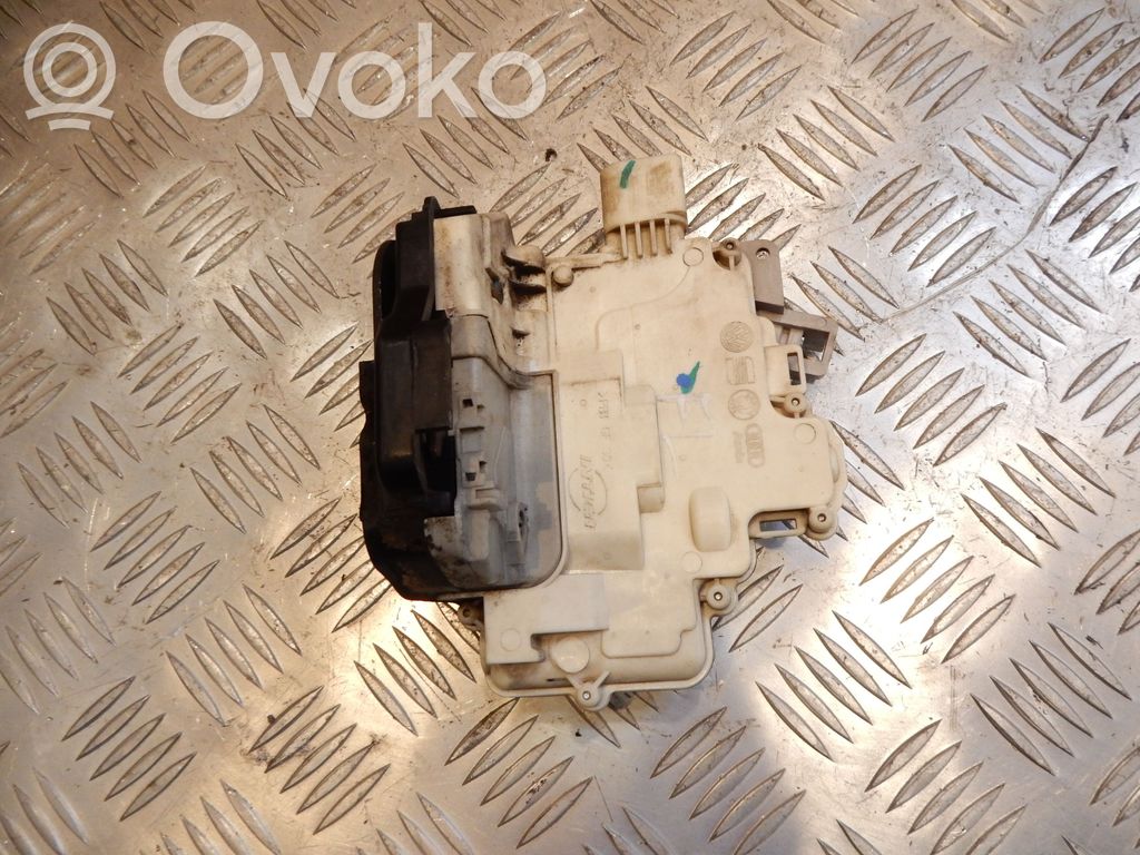 Audi A6 S6 C6 4F Etuoven lukko 