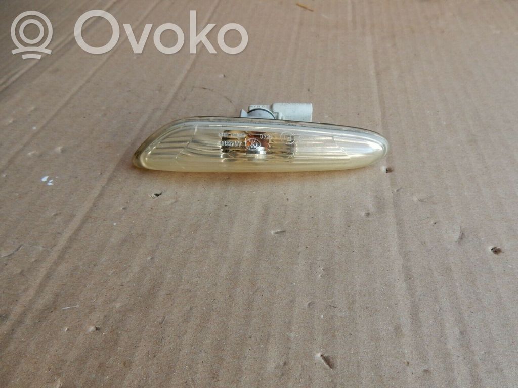 Sparno posūkio žibintas   6932997,40454