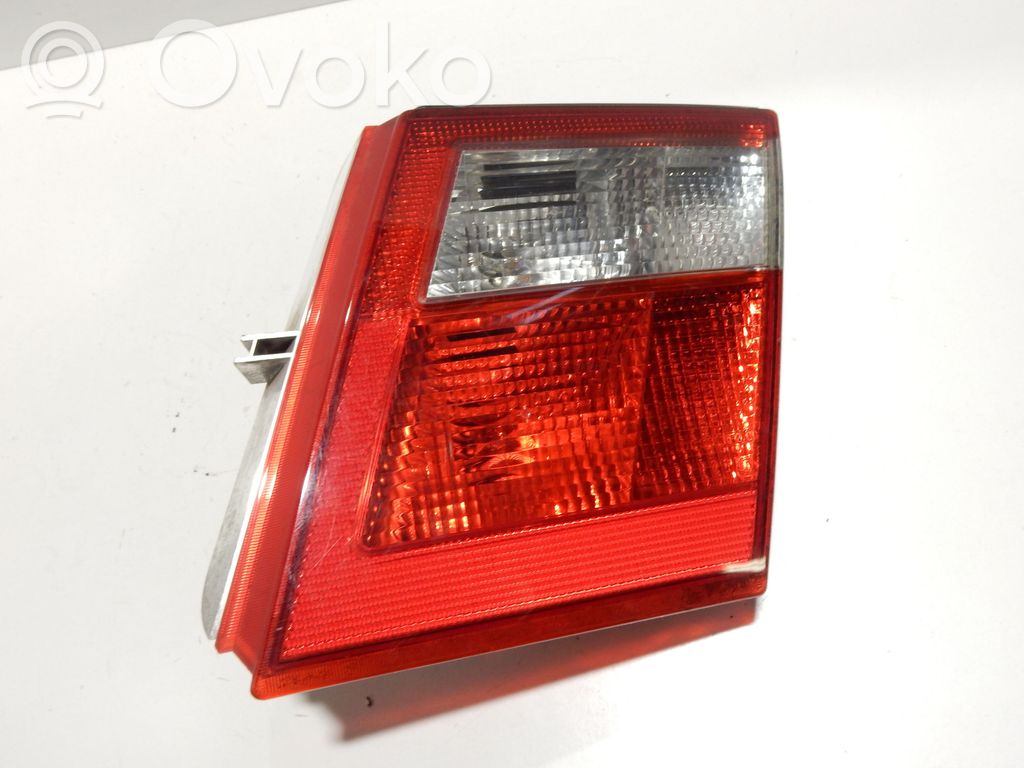 Saab 9-5 Galinis žibintas dangtyje 