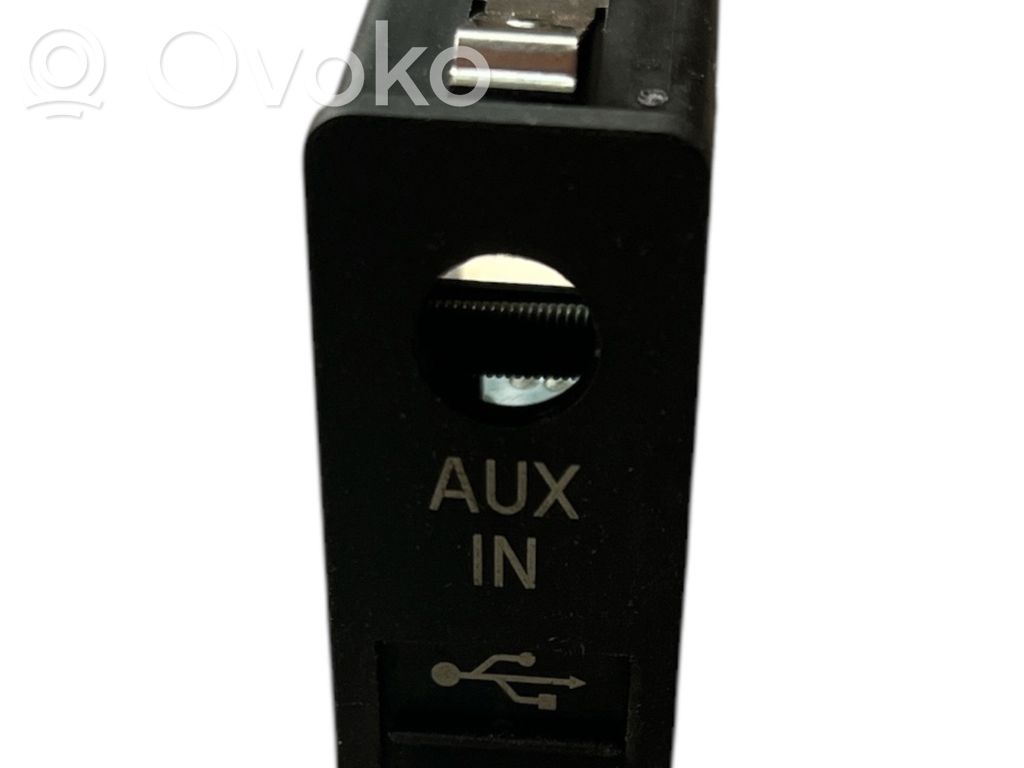BMW 5 F10 F11 AUX in-socket connector 