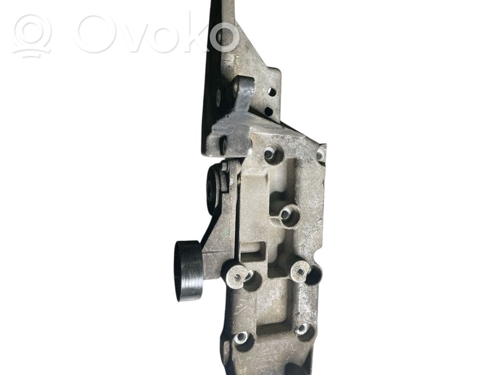 Volvo S60 Engine mounting bracket 