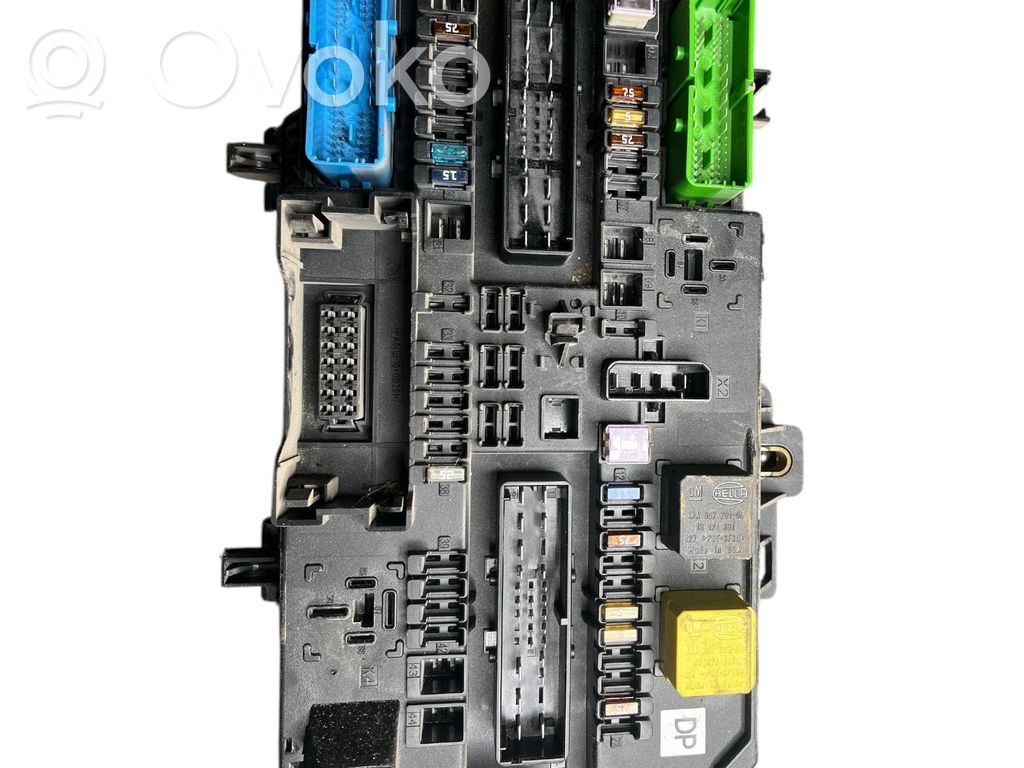 Opel Astra H Fuse module 