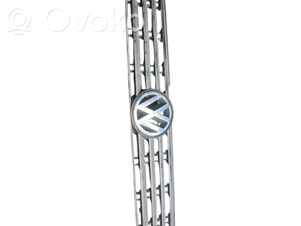 Volkswagen PASSAT B5 Atrapa chłodnicy / Grill 