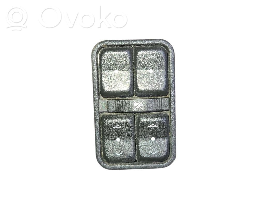 Opel Meriva A Electric window control switch 