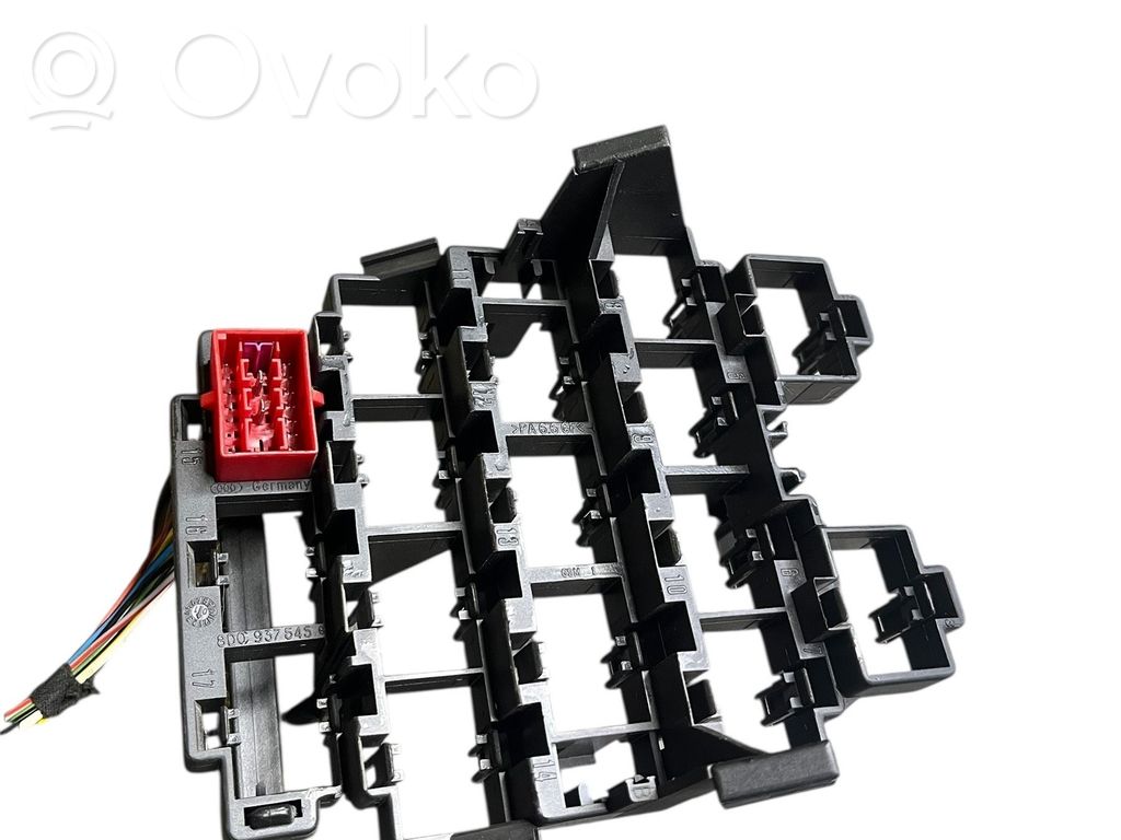 Audi A4 S4 B6 8E 8H Fuse module 