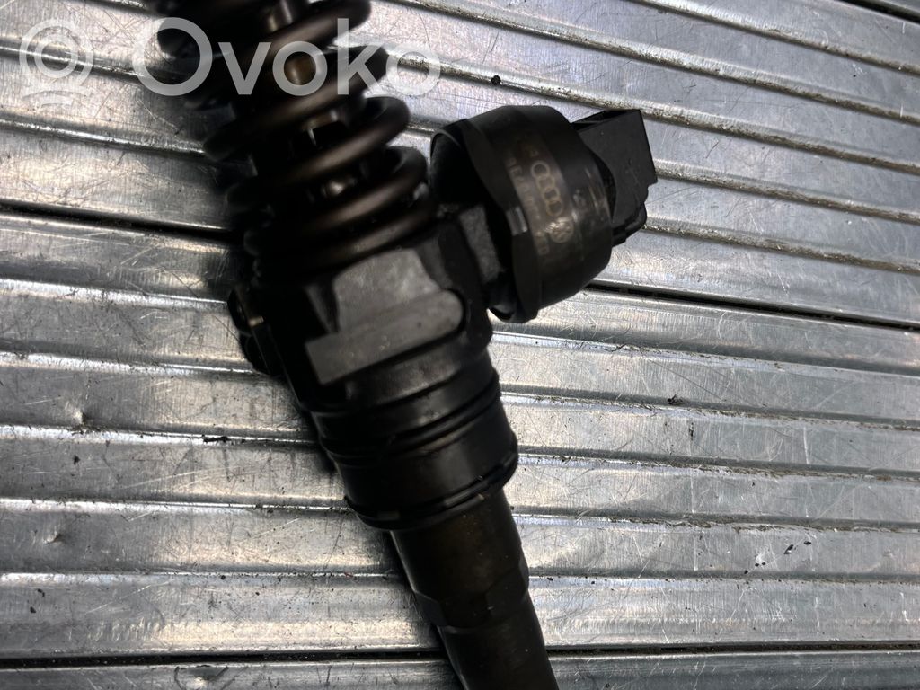 Volkswagen PASSAT B6 Fuel injector 