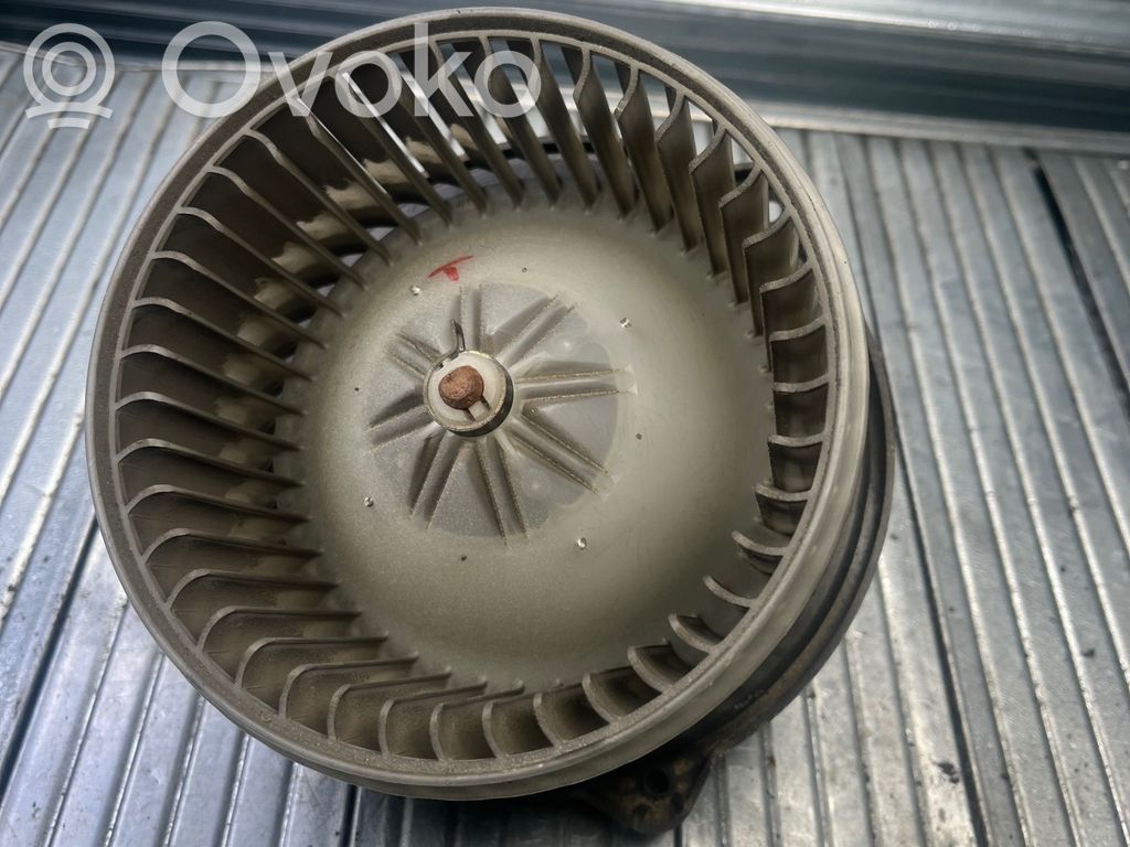 Toyota Yaris Lämmittimen puhallin 