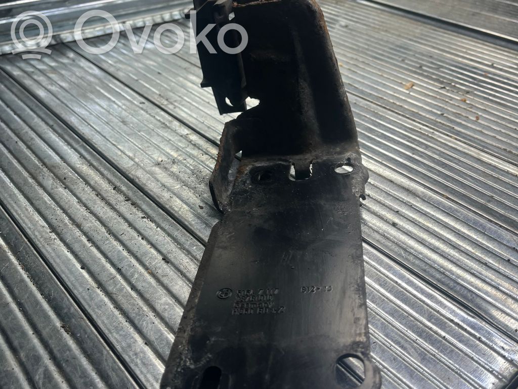 BMW 3 E92 E93 Jäähdyttimen kehyksen suojapaneelin kiinnike 