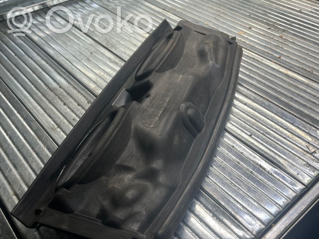 Other engine bay part   9175860