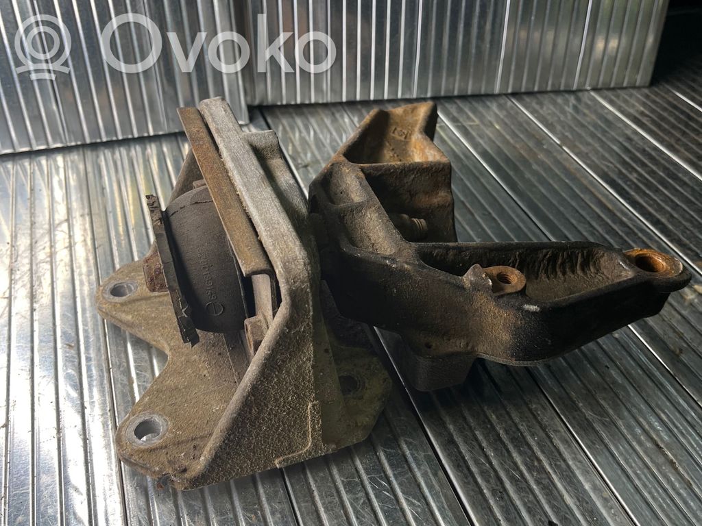Nissan Interstar Support, suspension du moteur 