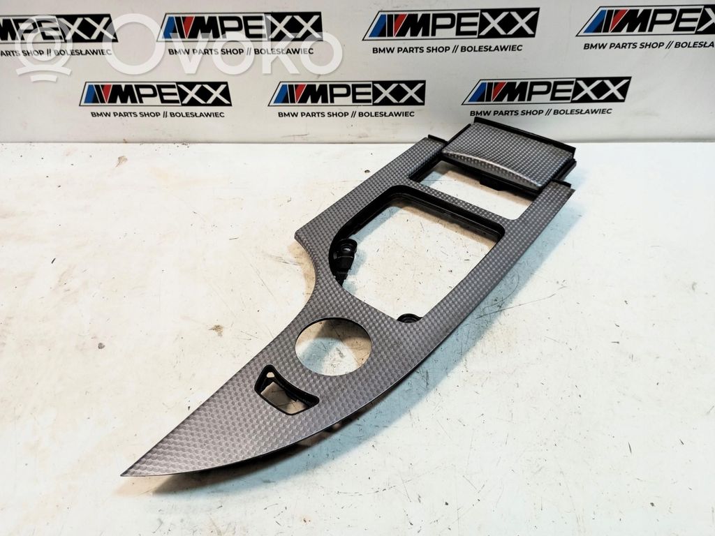 Centre console side trim front   7059943