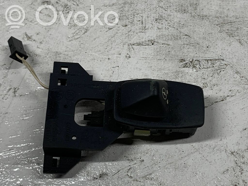 Steering wheel adjustment switch   6918010,676781