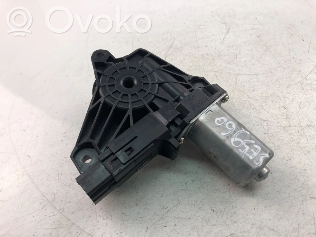Priekšpusē loga pacēlāja motoriņš   C17543100