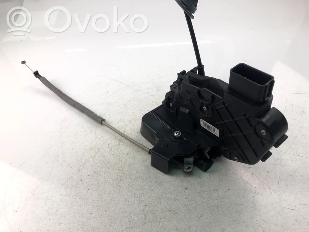 Volvo V50 Priekšpusē slēdzene 