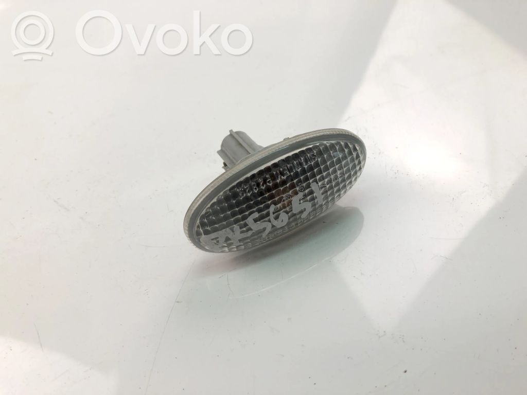 Mazda 121 SM Kierunkowskaz błotnika przedniego 