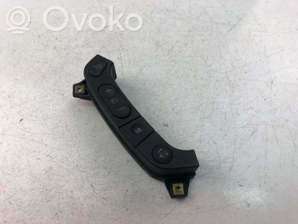 Boutons / interrupteurs volant   6922854