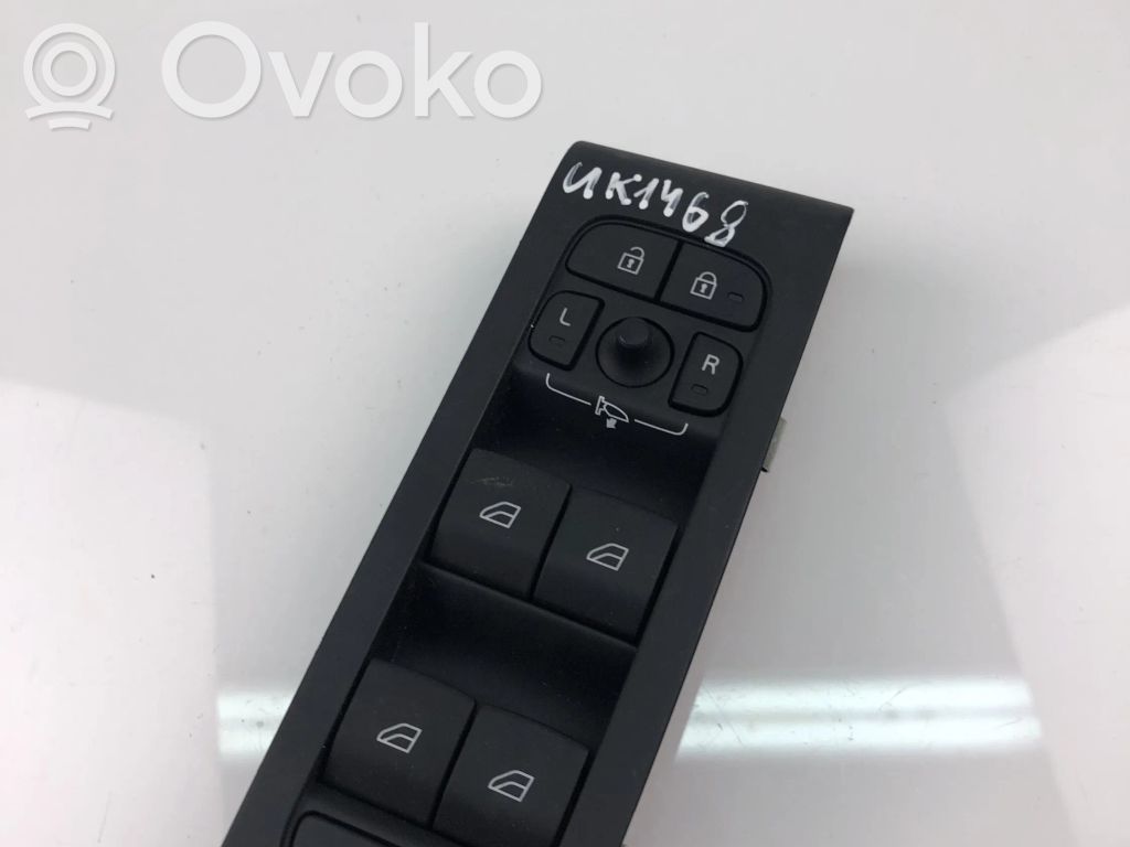 Volvo XC40 Electric window control switch 