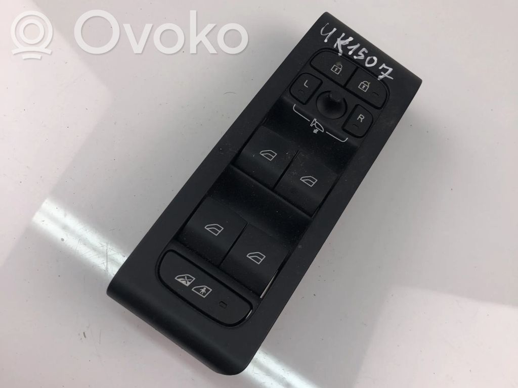 Volvo XC40 Electric window control switch 