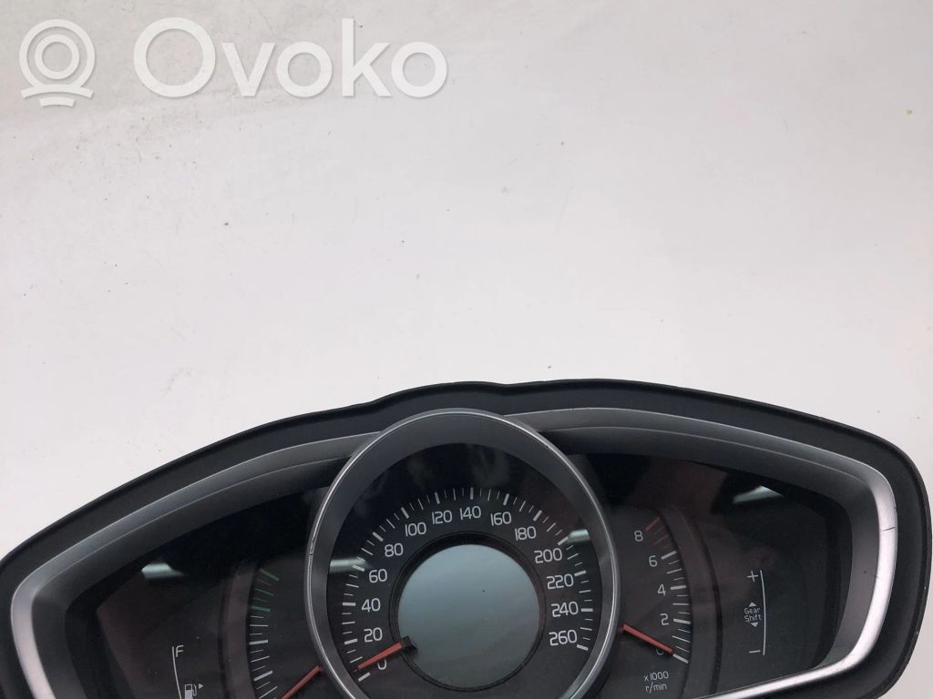 Volvo V40 Geschwindigkeitsmesser Cockpit 