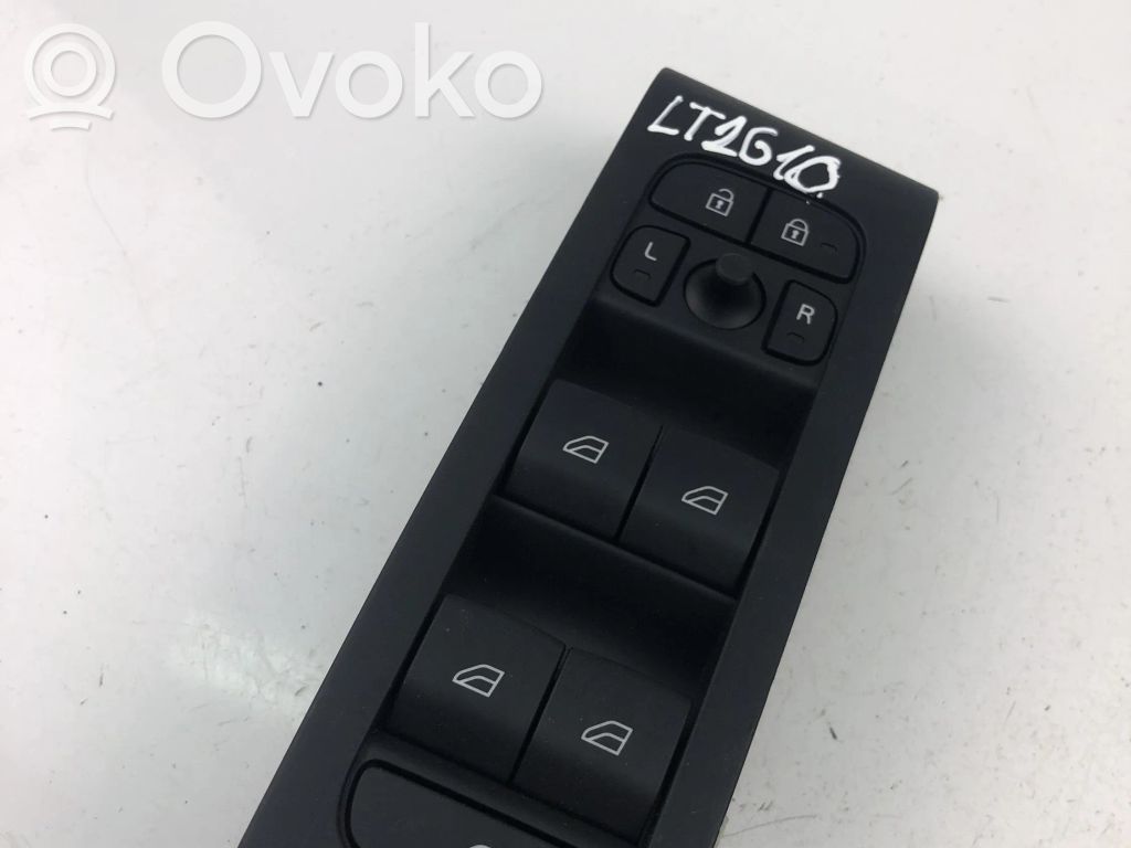 Volvo XC40 Electric window control switch 