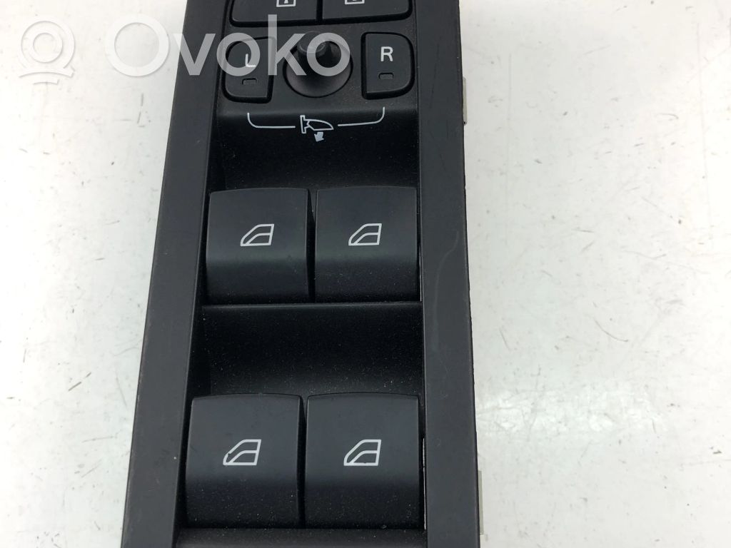 Volvo XC40 Electric window control switch 