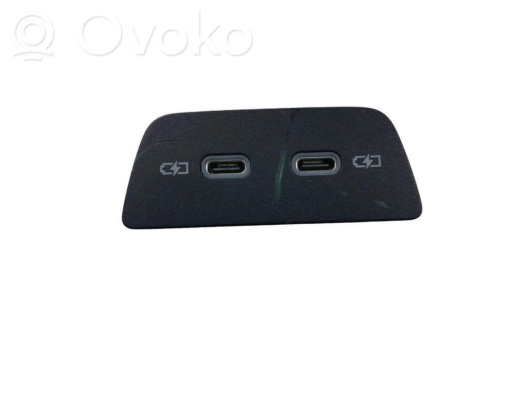 Volkswagen Golf VIII Conector priză AUX 