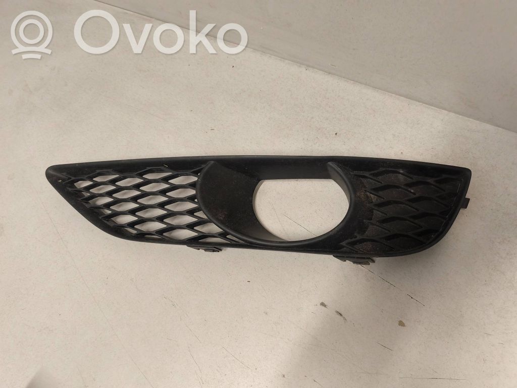 Audi Q7 4L Etusumuvalon ritilä 