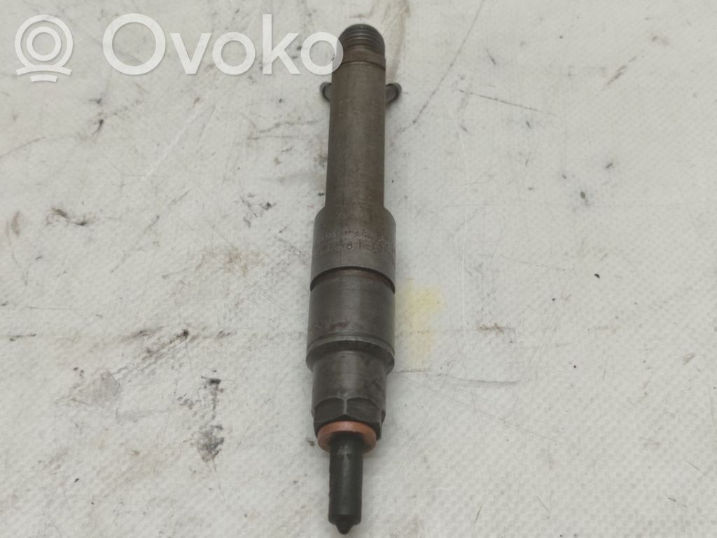 Inyector de combustible   028130201G