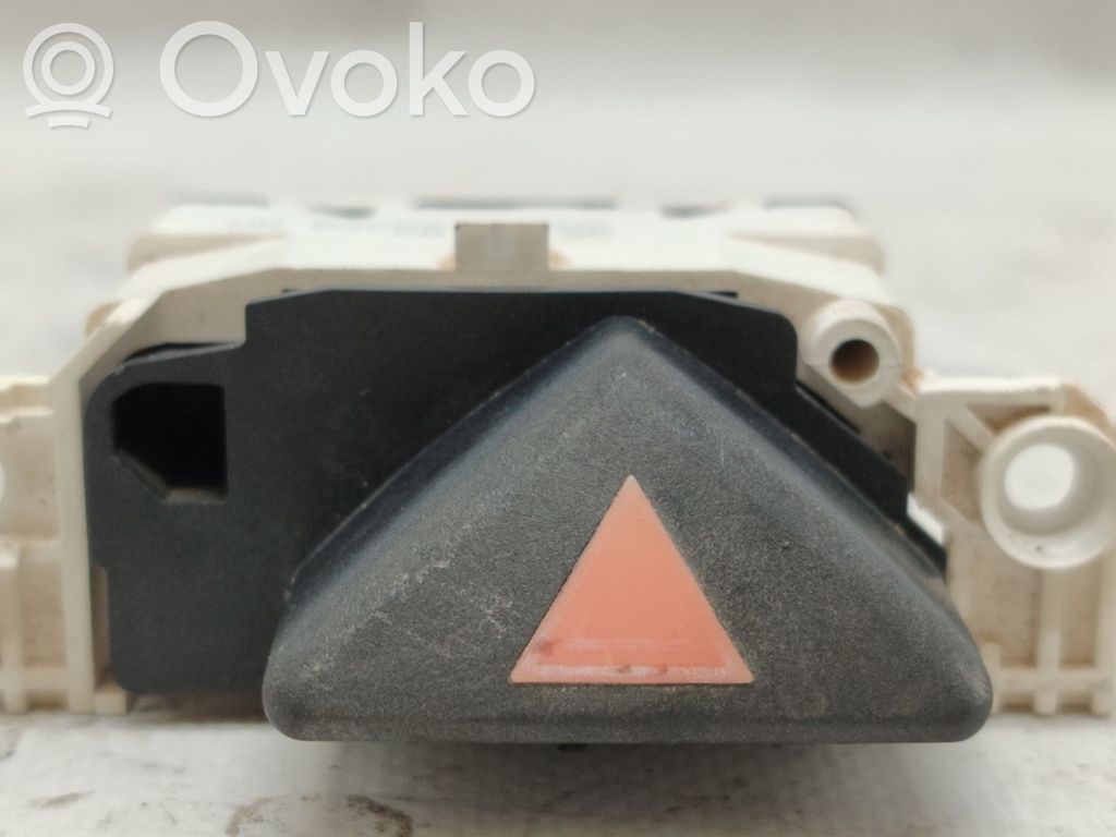 Botón interruptor de luz de peligro   2M5T13A350AA