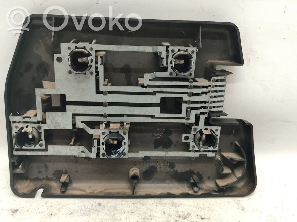 Ford Escort Takavalon polttimon suojan pidike 