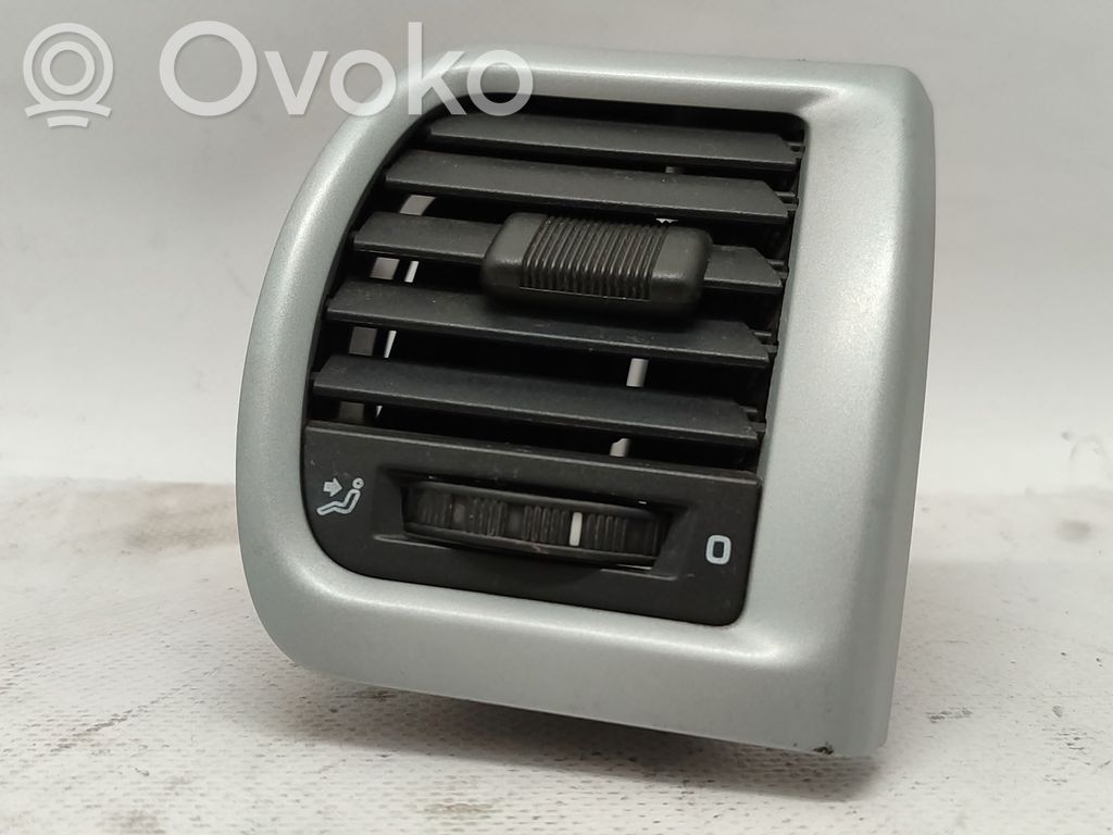 Grilă ventilație centrală   5J0819702E9B9,5J0819702