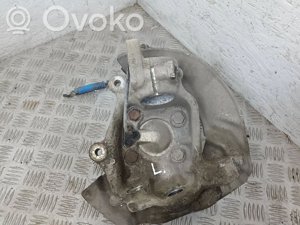 Front wheel hub spindle knuckle