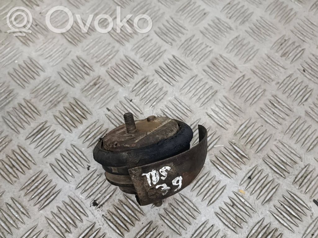 Engine mount bracket