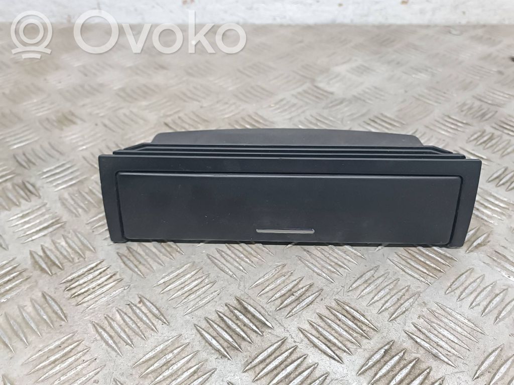 BMW 3 E46 Mantu nodalījums 