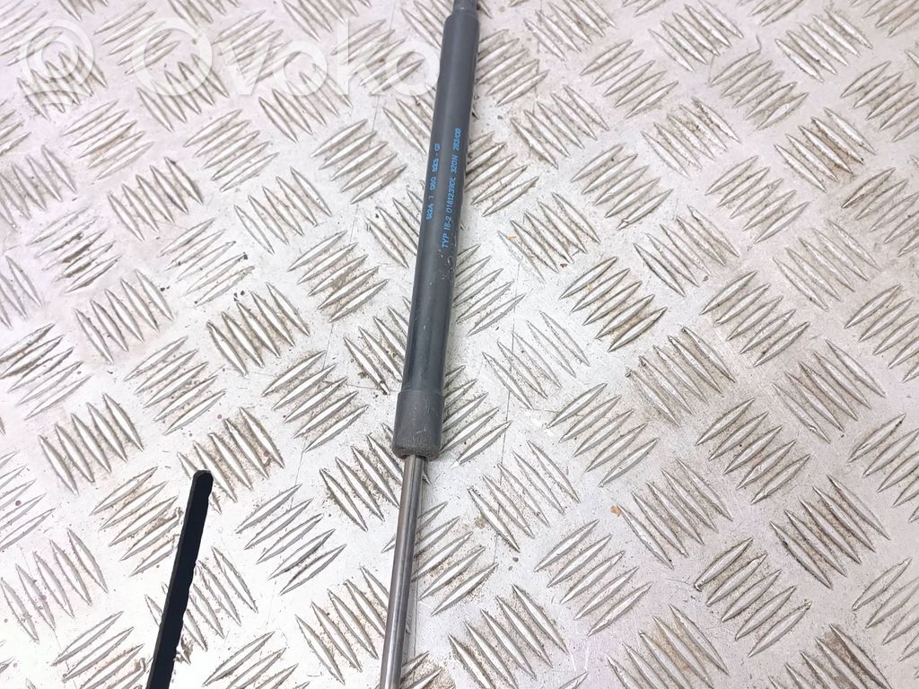 BMW 3 E90 E91 Tailgate/trunk strut/damper 